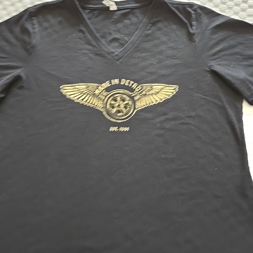 Womens Black Graphic V-Neck T-Shirt Xl Made In Detroit Logo 2 Sided Wings Wheels - Picture 2 of 11